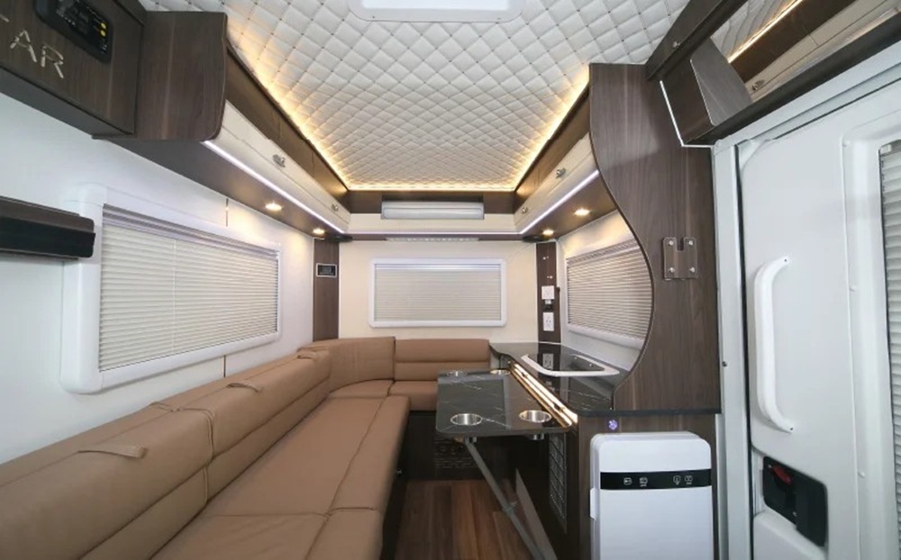 ハッピーワンターボダイニングスペース